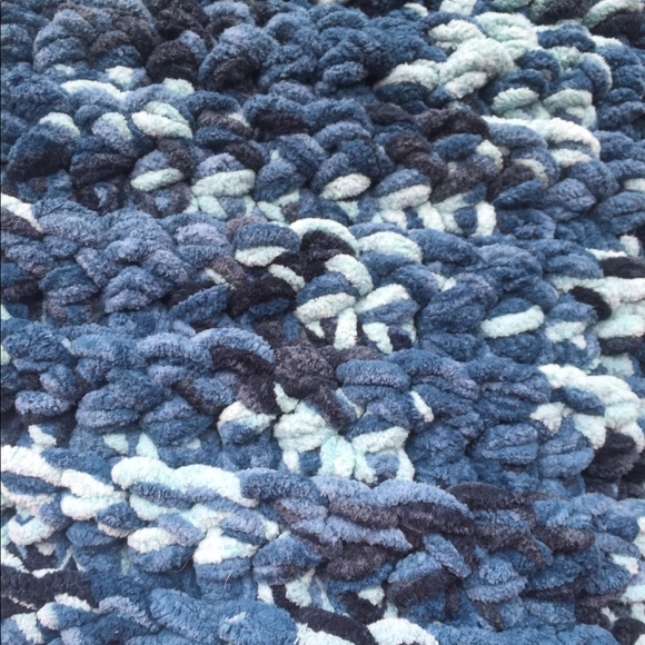 Hand crochet baby blanket - Picture 2 of 2